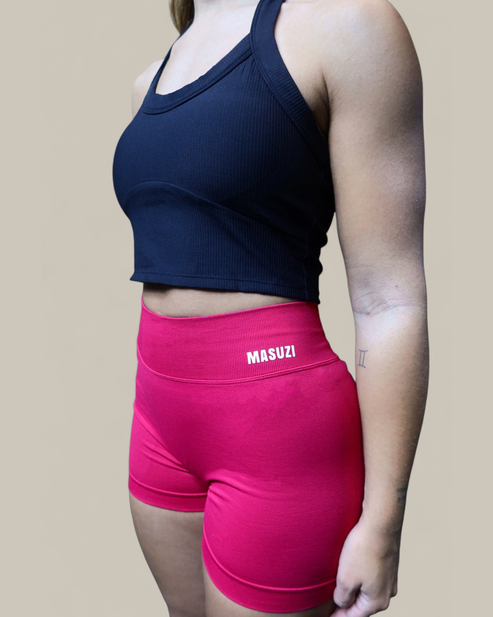 V-Shaped Short
